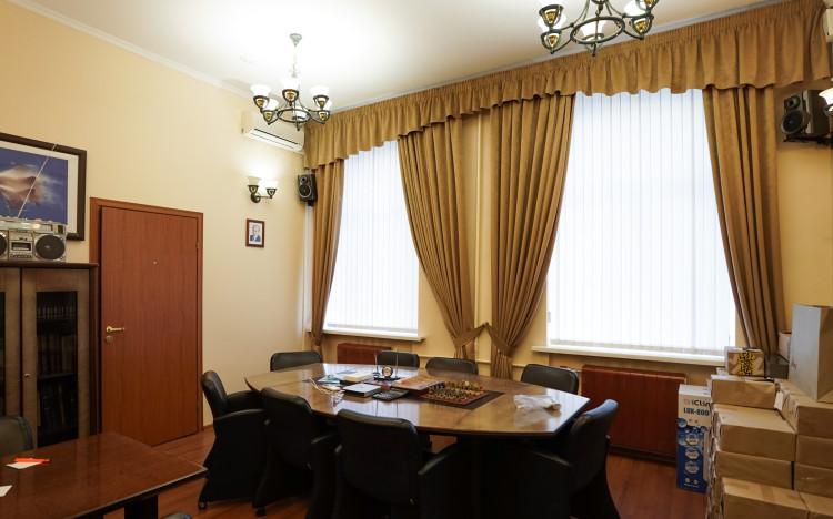 Вид переговорной комнаты